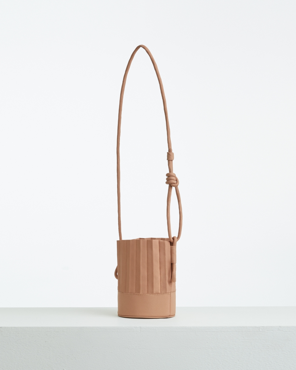 Pantone 秋冬Top 3色！小資女必入手Under $1,000手袋/服飾